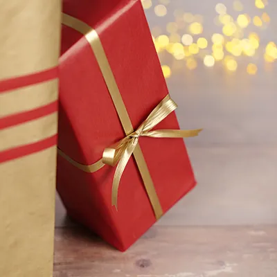 Papier cadeau kraft vergé rouge uni 70 cm x 100 m 60 g/m² – le rouleau - Papiers cadeaux unis-2