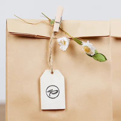 Étiquettes bois avec lien jute - Etiquettes cadeaux à trou-2