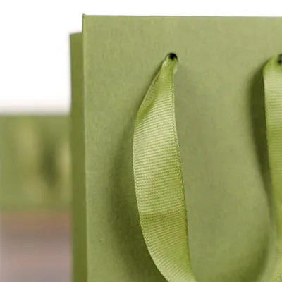 Sacs kraft luxe poignées ruban satin vert olive 15+6x12cm - Sacs kraft luxe-4