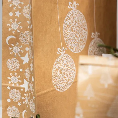 Sac kraft poignées torsadées Natale brun motif blanc 19 x 8 x 21,5 cm - Paquet de 50 - Sacs kraft à motifs-3