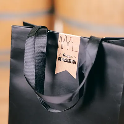 Étiquettes cadeaux adhésives ferme sac Bonne Dégustation brun/noir 35 x 135 mm – Paquet de 200 - Étiquettes cadeaux ferme sac-2