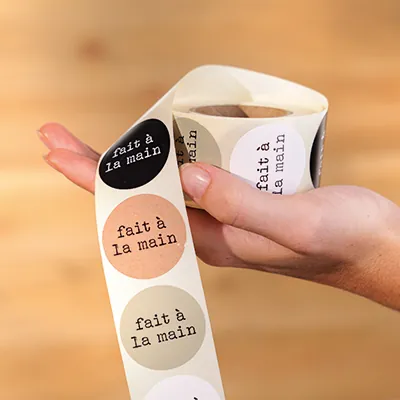 Étiquettes cadeaux adhésives rondes combi Fait à la main brun/noir/vert/blanc ø35 mm – Paquet de 500 - Étiquettes cadeaux adhésives-2