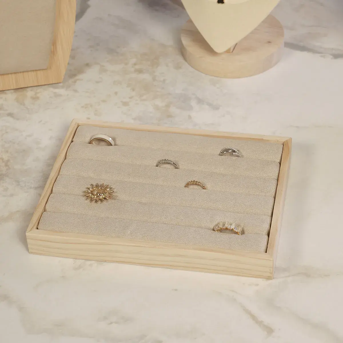 Plateau de présentation pour bagues bois et suédine 5 rangées 20 x 15 x 2,3 cm - Plateau rangement bagues - Présentoirs bagues-5