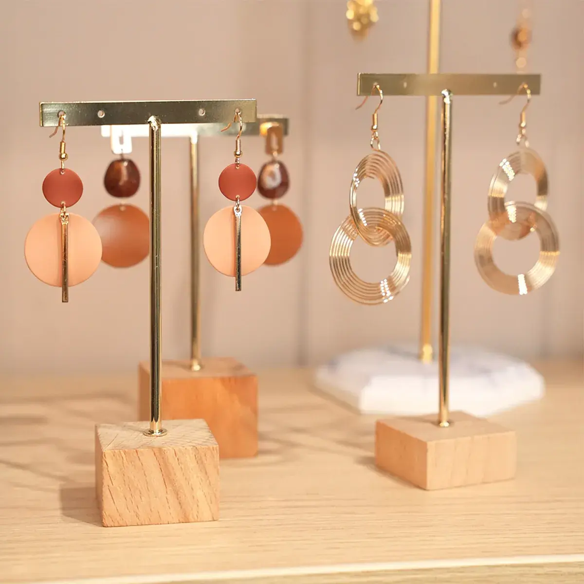Présentoirs boucles d’oreilles bois et métal or – Lot de 3 tailles - Présentoirs boucles d'oreilles-3