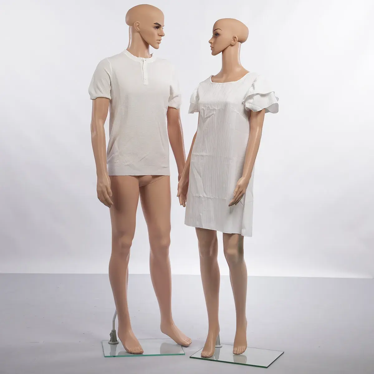 Mannequin femme sans perruque H 176 cm Plastique - Chair - Mannequins plastique sans perruque-12