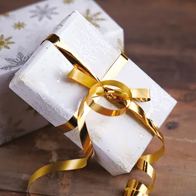 Papier cadeau Arbre de Noël Sapins or/argent/blanc 80 g/m² 70 cm x 50 m papier couché  - Papier cadeaux couchés à motifs-2