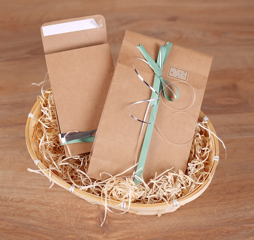 Pochette cadeau kraft brun adhésive 10+4,5x16 cm – Paquet de 50 - Pochettes cadeaux luxe-2