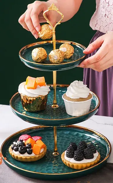 Présentoir à gâteaux 3 niveaux en céramique ø 25,5 / 20 / 15 x H 37 cm – Serviteur à gâteaux - Vert / Or - Cloches à gâteaux, Présentoirs gâteaux-2
