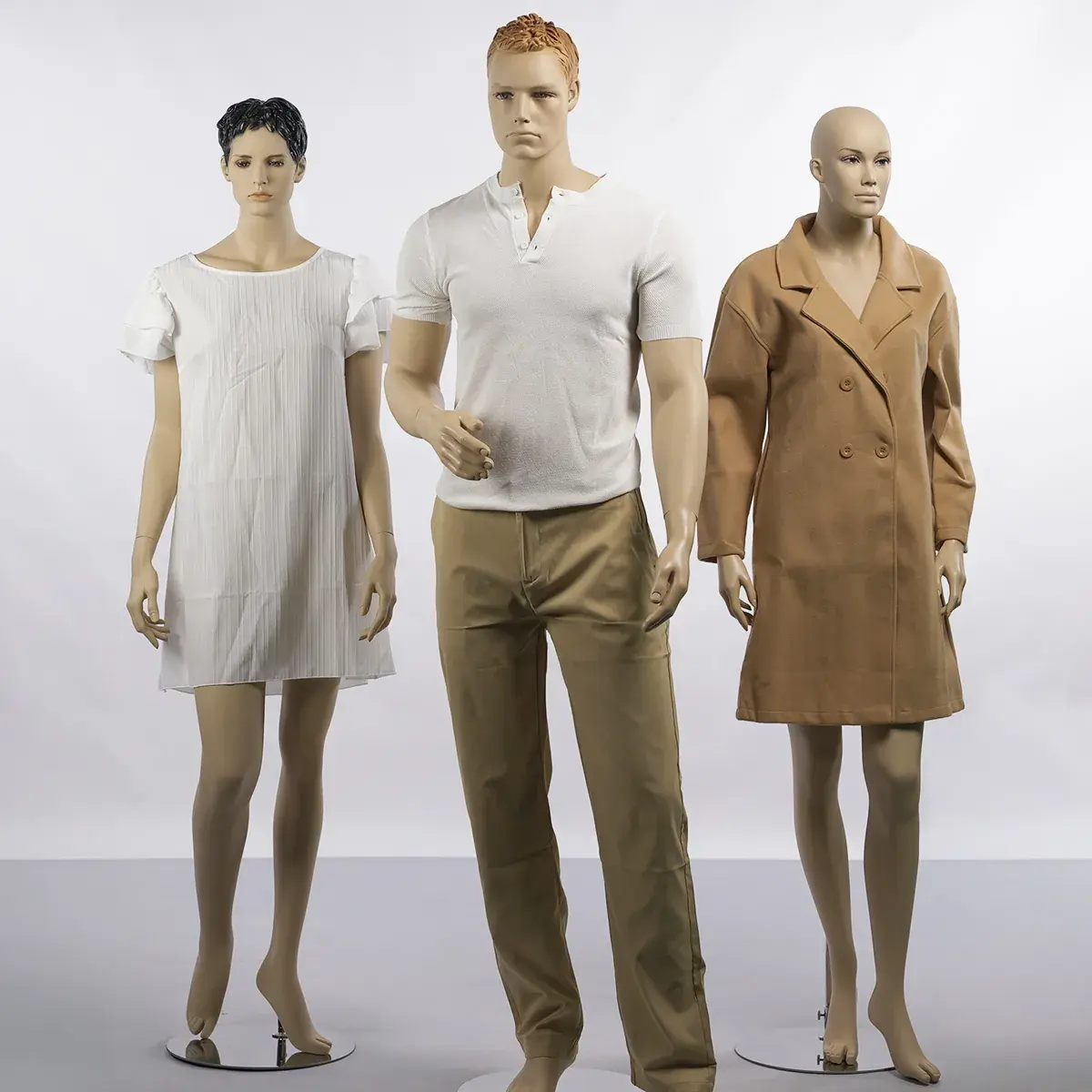 Mannequin femme cheveux sculptés, bras le long du corps H 178 cm Fibre de verre - Chair - Mannequins cheveux sculptés-6