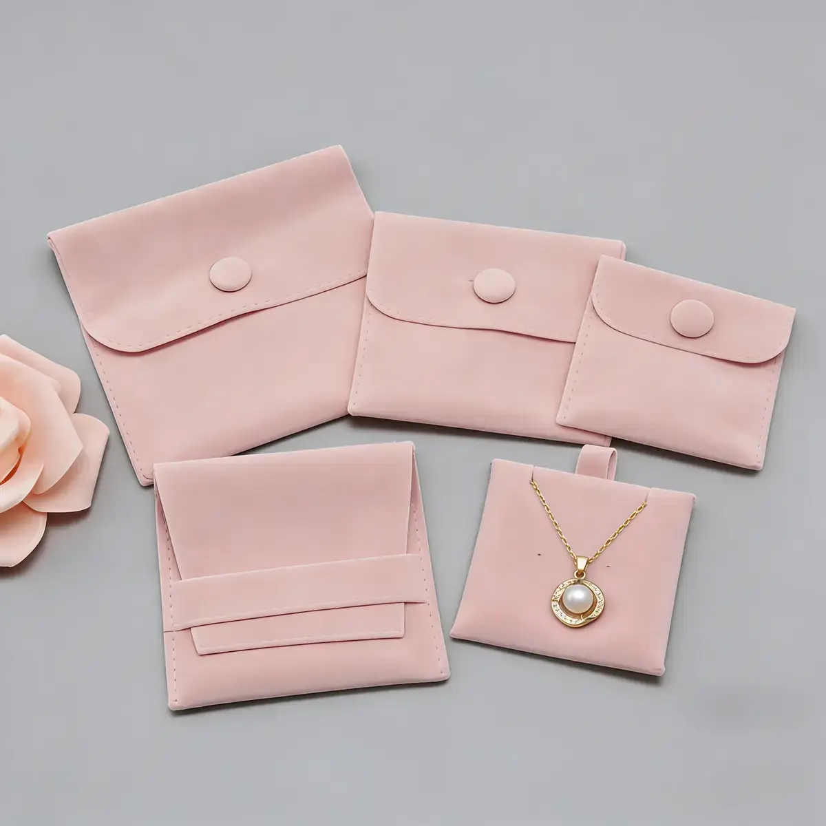 Pochette bijoux suédine avec pression 6,5 x 6,5 cm – Sachet Bijoux - Rose - Paquet de 20 - Pochettes bijoux, Support bijoux-4