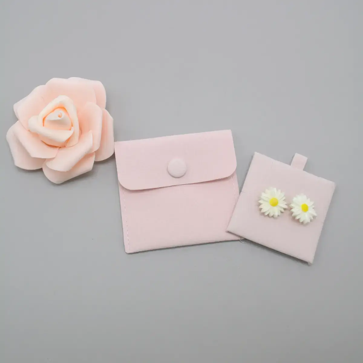 Support d'insertion rigide pour pochette bijoux suédine 6 x 6 cm - Rose – Paquet de 20 - Pochettes bijoux, Support bijoux-2