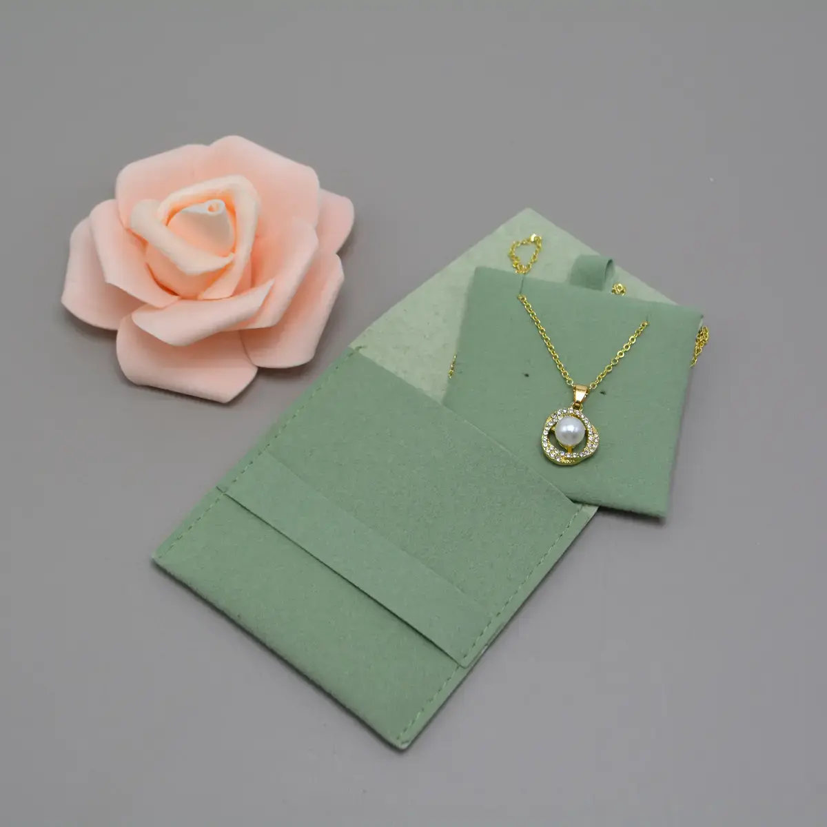 Pochette bijoux suédine 8 x 8 cm – Sachet bijoux à rabat – Vert - Paquet de 20 - Pochettes bijoux, Support bijoux-4