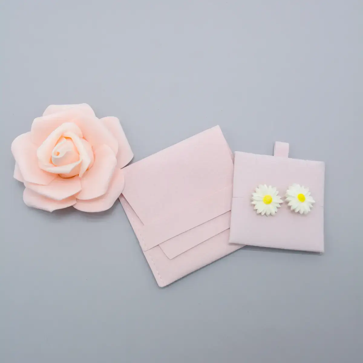 Pochette bijoux suédine 8 x 8 cm – Sachet bijoux à rabat – Rose - Paquet de 20 - Pochettes bijoux, Support bijoux-3