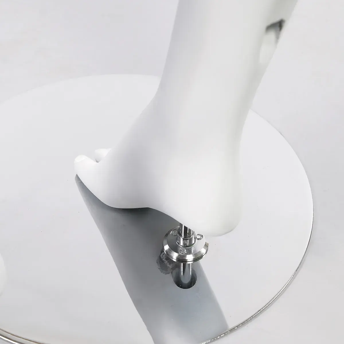 Mannequin femme, tête et cheveux sculptés H 180 cm Fibre de verre - Blanc mat - Mannequins cheveux sculptés-4