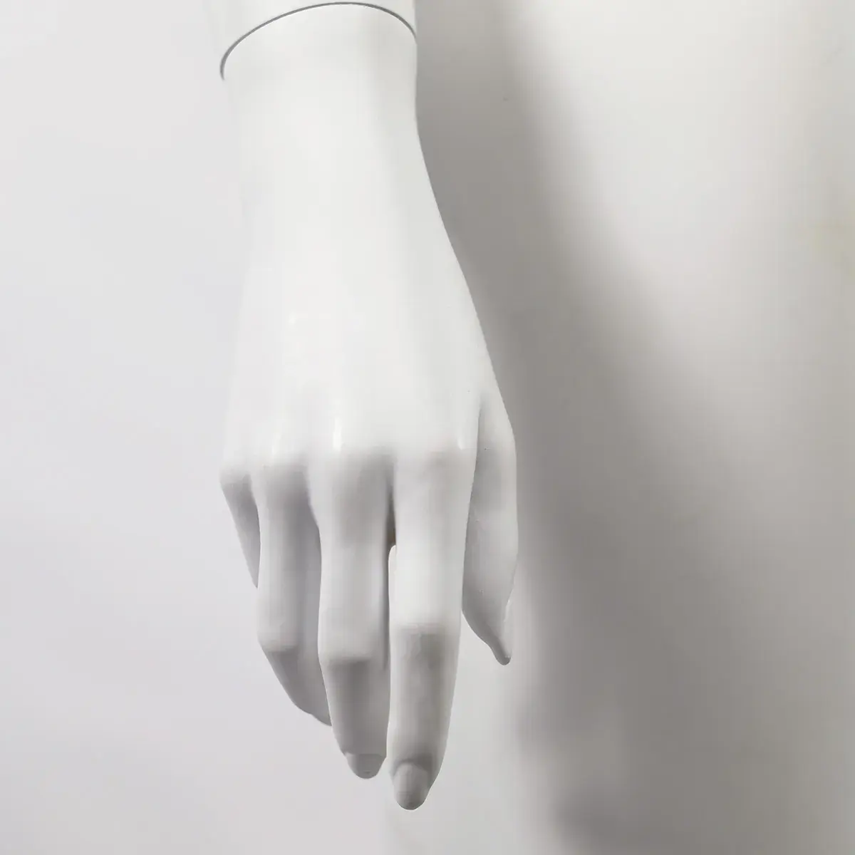Mannequin femme, tête et cheveux sculptés H 180 cm Fibre de verre - Blanc mat - Mannequins femmes-5