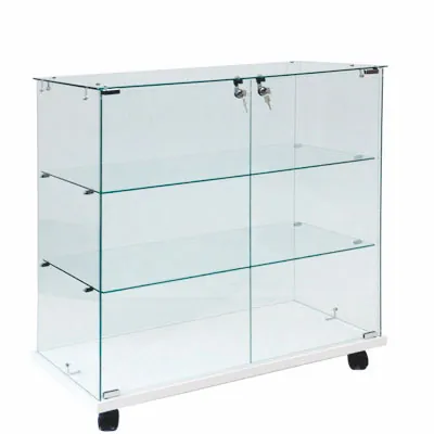 Vitrine comptoir en verre trempé socle blanc 2 tablettes 80 x 40 x 90 cm sur roulettes - Vitrine d’exposition - Vitrines Verre & Bois