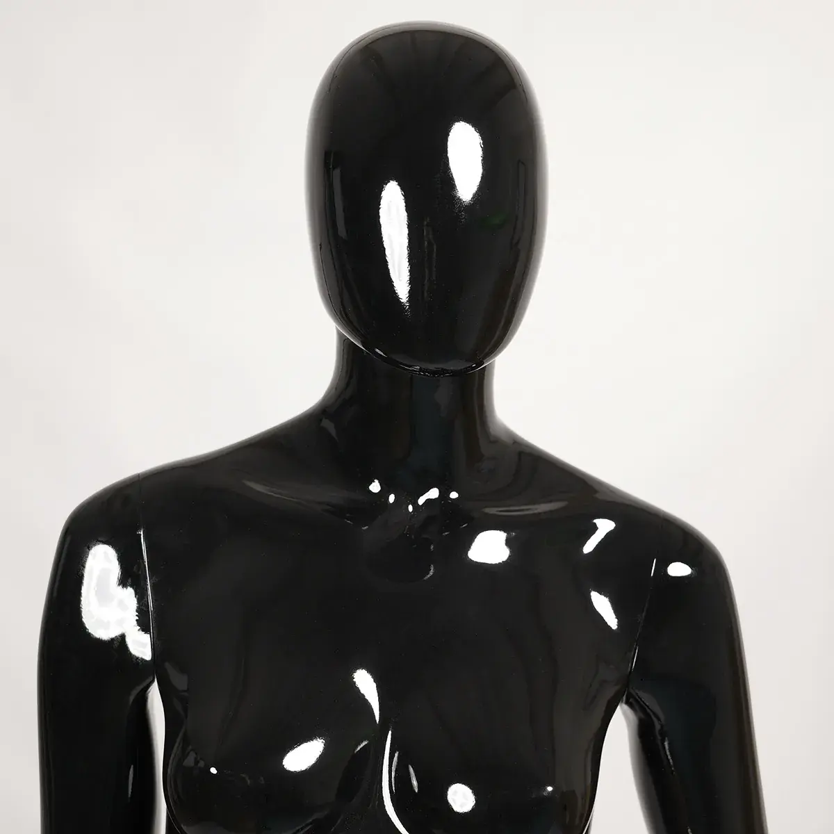 Mannequin femme, finition laquée, main gauche sur la hanche H 178 cm Fibre de verre - Noir  - Mannequins abstraits-5
