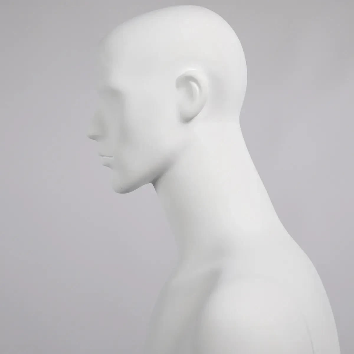 Mannequin homme, tête et cheveux sculptés H 186 cm Fibre de verre - Blanc mat - Mannequins cheveux sculptés-4
