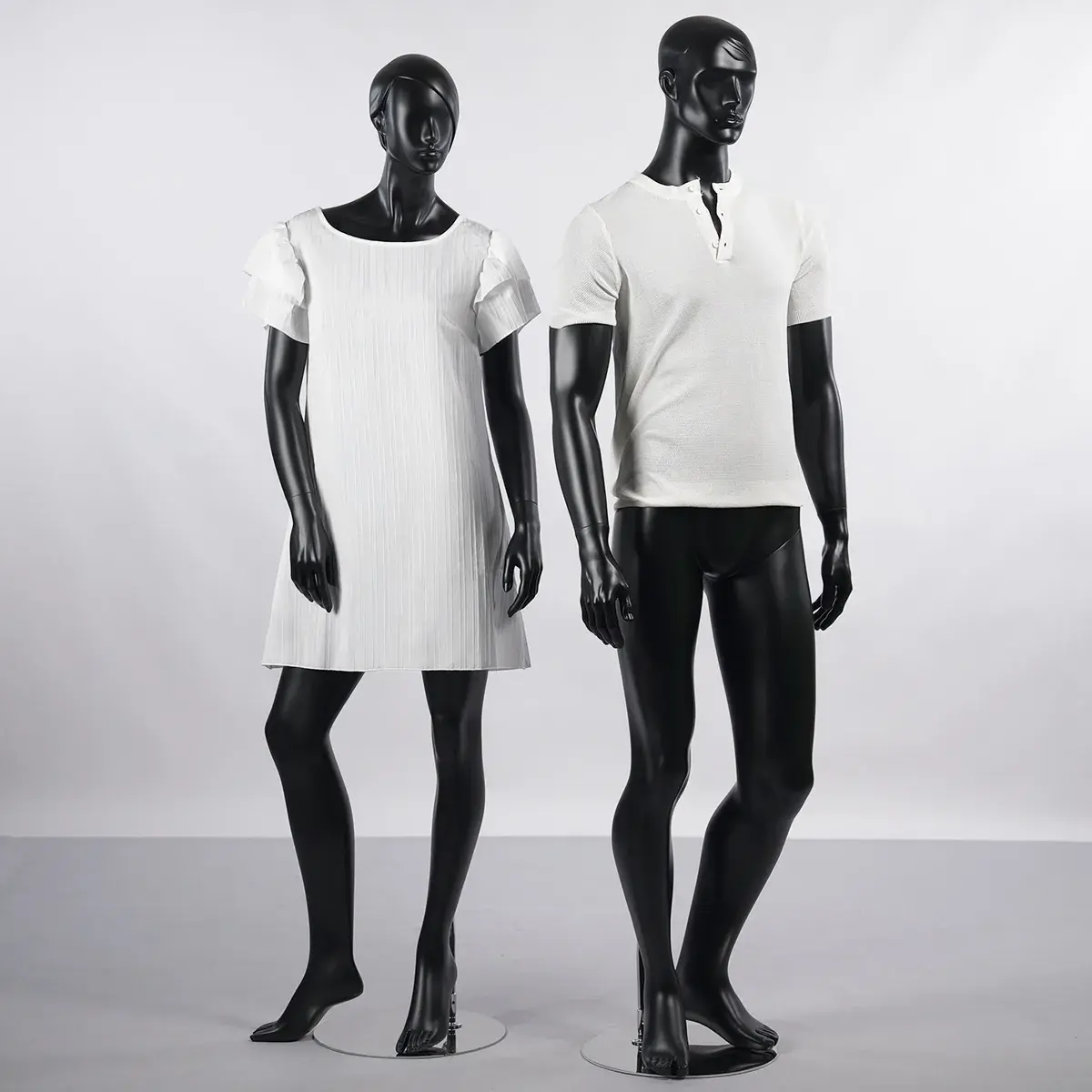 Mannequin femme, tête et cheveux sculptés H 177 cm Fibre de verre - Noir mat - Mannequins cheveux sculptés-5