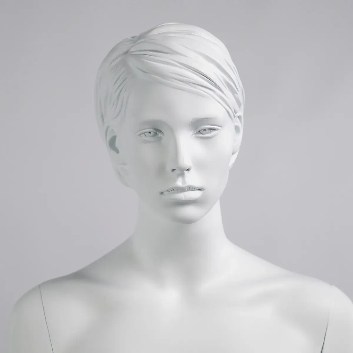 Mannequin femme, cheveux sculptés, bras long du corps H 178 cm Fibre de verre - Blanc - Mannequins cheveux sculptés-5