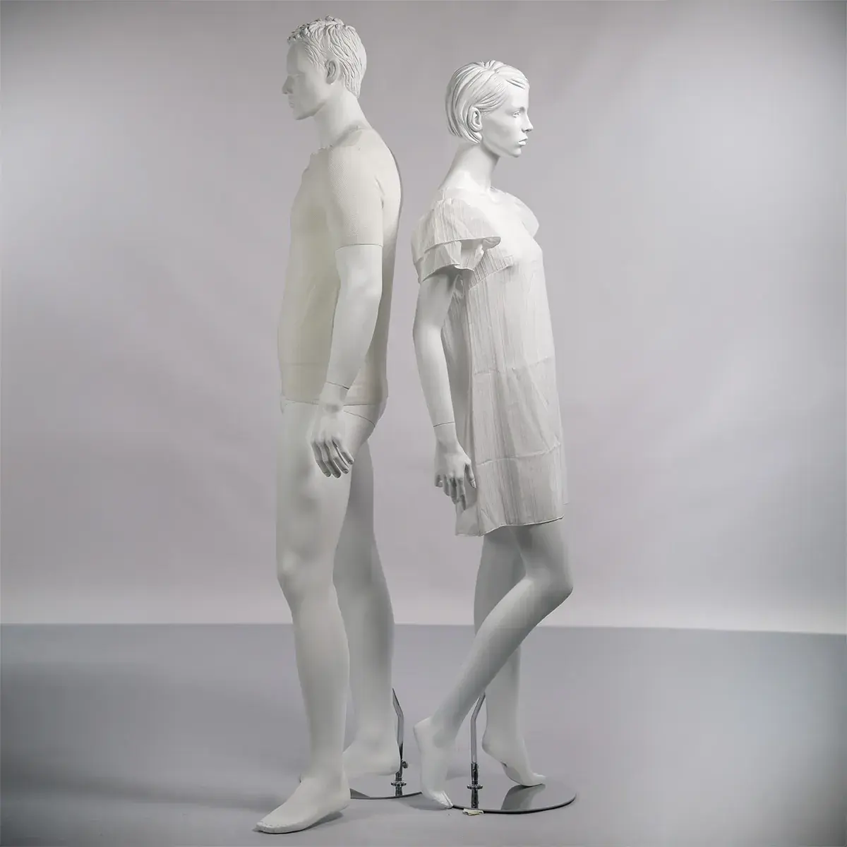 Mannequin femme, cheveux sculptés, bras long du corps H 178 cm Fibre de verre - Blanc - Mannequins cheveux sculptés-6